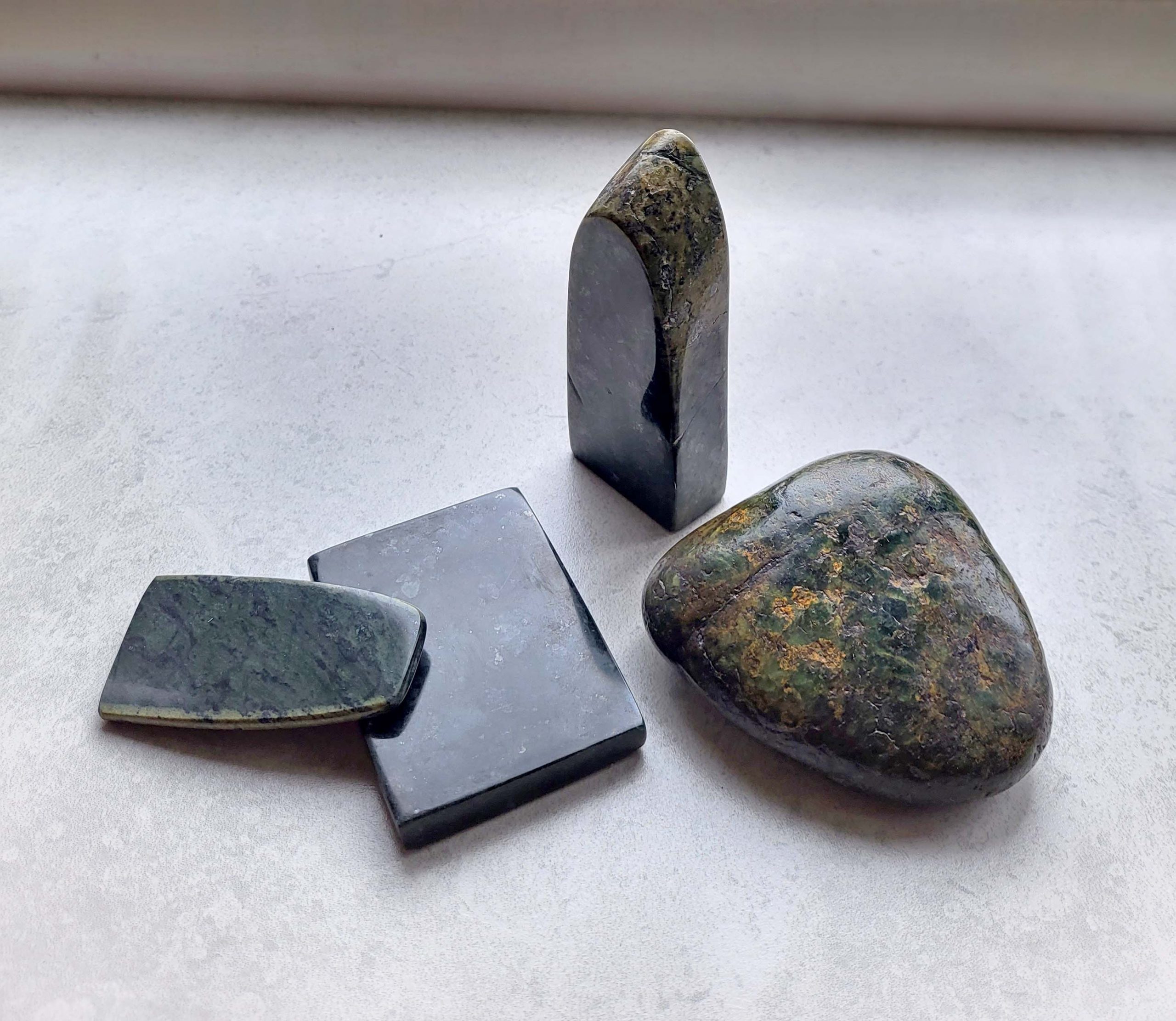 An example of different lapidary styles